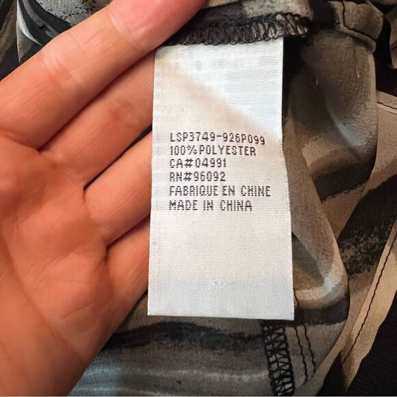 3 for $30! Laura petites patterned long sleeve blouse - Picture 6 of 10